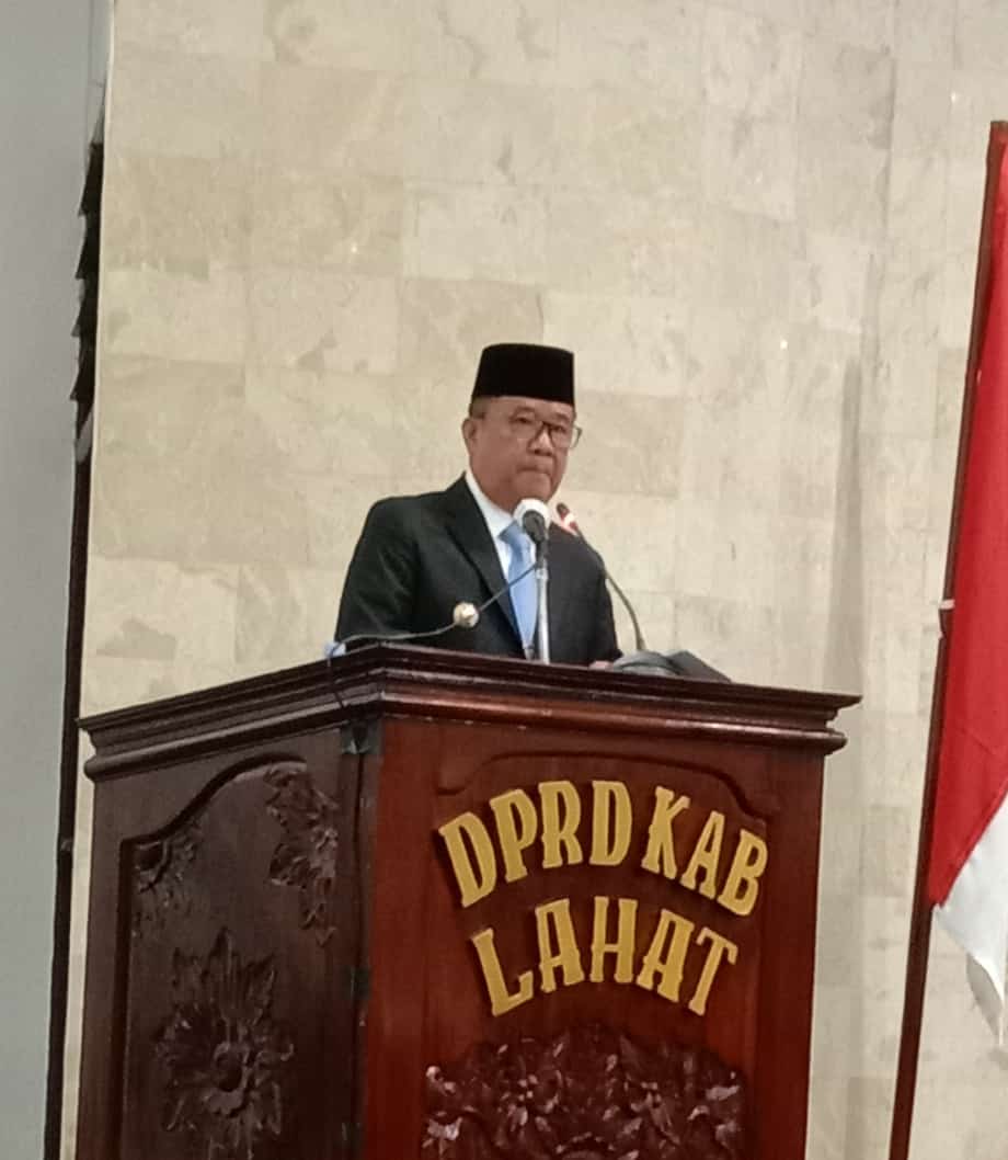 Bupati lahat Cik Ujang SH 